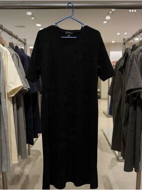 Forever 21 Black Short-Sleeve Midi Ribbed Knit Dress PTP 21”, L42”